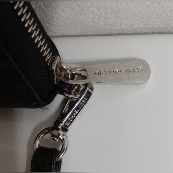 Michael Kors Signature Logo Jet Set Large Wallet Wristlet & NWT Dust Bag - Picture 13 of 15